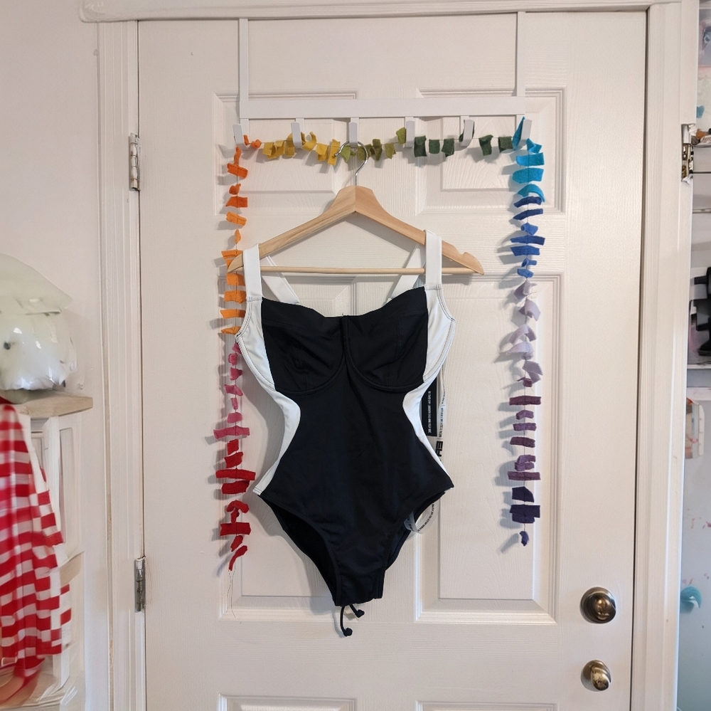 TA3 Lifty NWT: size XS, Long/Regular, J/K Cup great for busty women